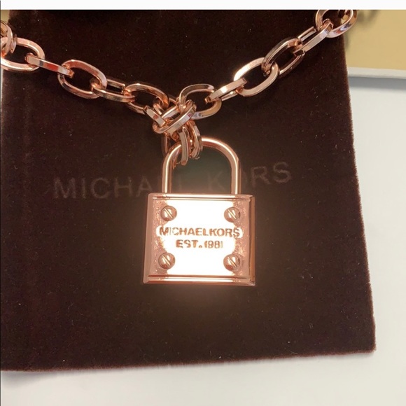 NWOT MICHAEL KORS TOGGLE LOGO LOCK PENDANT - Picture 5 of 7